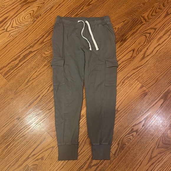 Monrow Woman’s Army Green Joggers Size XS - Picture 2 of 6